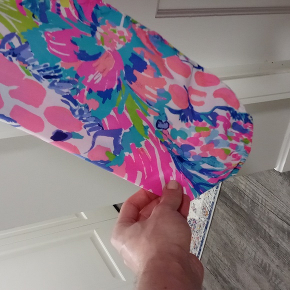 🔴SOLD🔴🦒VERY HTF Lilly Pulitzer🦒 - Willa Top - Picture 10 of 16